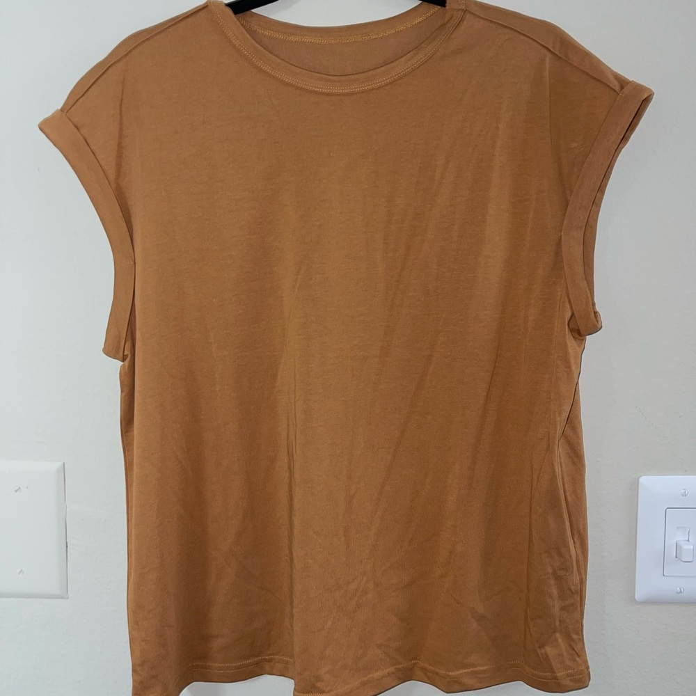 brown casual roll-sleeve tee